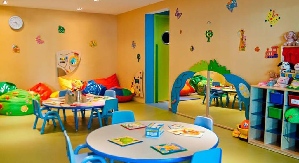 Children Children's Clubs Petit Club Med (2 to 3 years)* Mini Club Med (4 to 10 years) Club Med Passworld (11 to 17 years) Age min. Age max.