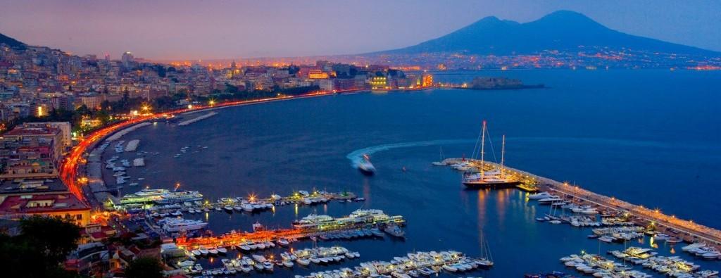 A 7 DAYS ITINERARY ON THE GULF OF NAPLES AND AMALFI COAST Naples - Procida - Ischia (16nm) Ischia - Sorrento (18nm) Sorrento - Capri (10 nm) Capri Positano Li Galli (12 nm) Positano - Amalfi (10 nm)