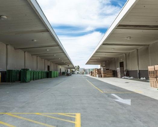 comprises of a diverse mix of residential and commercial uses. Anchor tenants include Woolworths, Coles and Kmart. $154.5m 26,043 sqm Occupancy: 100.0% 2.