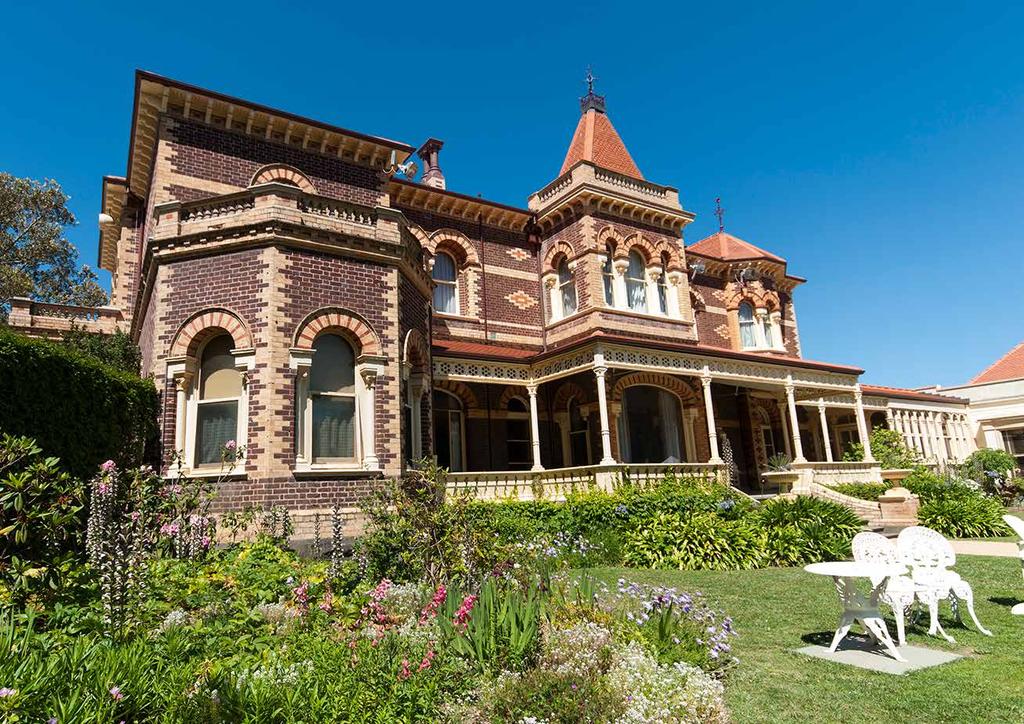 Rippon Lea Rippon Lea is the perfect venue for your next function. This classic property is home to a magnificent ballroom leading out onto an impressive pool and over 14 acres of beautiful gardens.