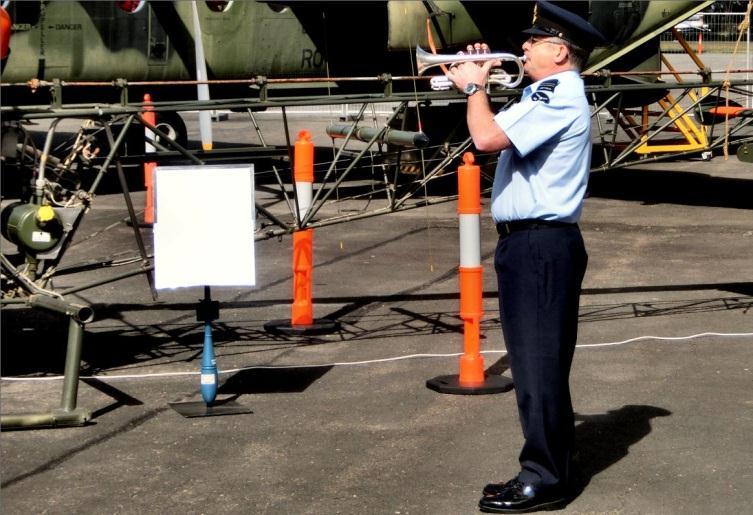 It was only fitting, of course, that Steve chose to pay the tribute in front of one of the RAAF s real aeroplanes.