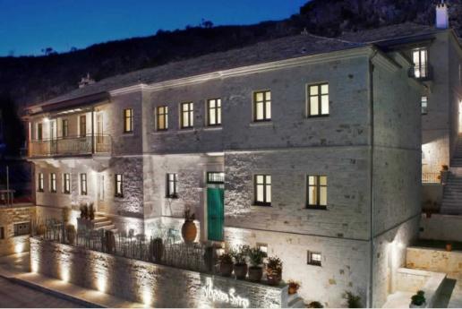 PALACE Hotel & Conference Center(*****), has 200 rooms(the largest hotel in northwest Greece) and is located 300 meters from the exit of the Egnatia Highway in the town of Ioannina, 5 kms from the