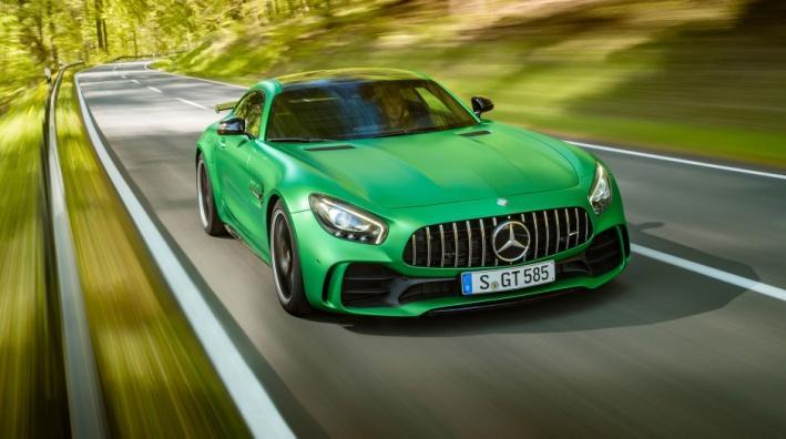 THE MERCEDES-AMG GT R TRACK RACER, STREET MONSTER, GAME CHANGER Once again, the skunkworks in Affalterbach has driven a new stake into the ground and set the new benchmark for racetrack-bred