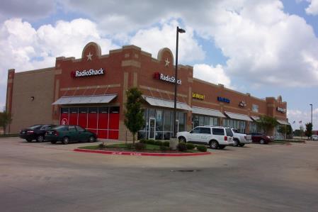 Shopping Center Lindale Corners Shopping Center Lindale, Texas 19,520 square feet Adjacent to
