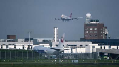 CHAPTER 7 Heathrow Current situation 7.1 Heathrow airport is owned by a subsidiary of BAA plc. Currently it has two main runways operating in segregated mode, i.e. each runway is used only for landing or take-off at any one time 8.