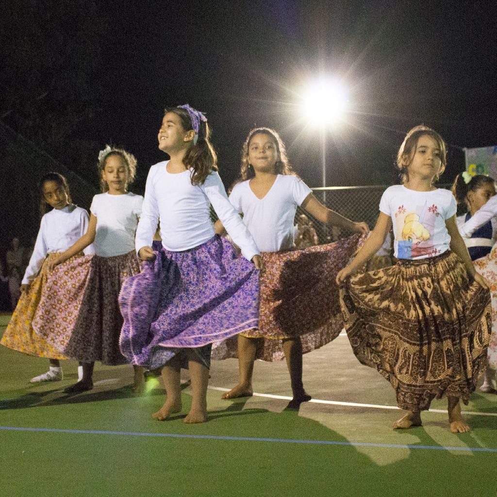 visitors, setting a new record. Besides the festival itself, a long-awaited sports court was inaugurated, and students from every class performed a typical Brazilian dance on the court.