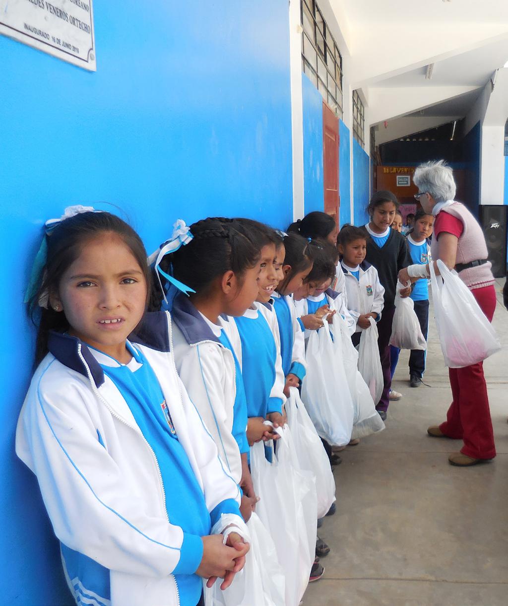 scarves, blankets, and other supplies to 170 students of the Alcides Carrión school, in the village of Pango (3,600 m elevation) in La Libertad, located in northern Peru.