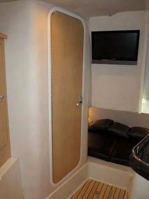 The doors can be supplied with additional mirrored panels to give your cabin