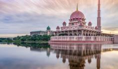 Discover Putrajaya (GDKUL07NM) SGD 55/ adult SGD 45/ child - 6.5 hours Min. 35 - Perdana Putra (External façade): It houses the main administrative offices of the Malaysia government.