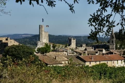 12:00 pm: Lunch in Aiguèze and tour of the village... One side perched on a cliff overlooking the Ardèche gorges, the other turned towards the Côtes du Rhône vineyards.