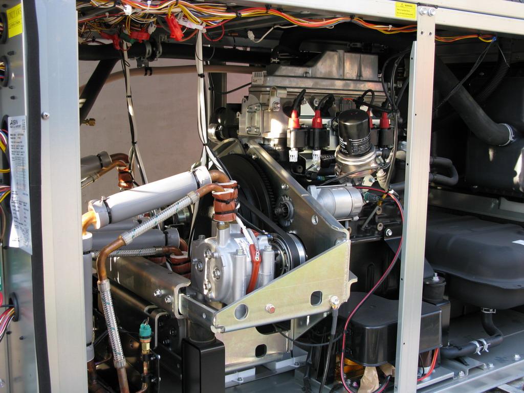 Glavni delovi gasne toplotne pumpe Gasna toplotna pumpa sastoji se od kondenzatorskog rashladnog agregata i razdvojene isparivačke jedinice koja može biti: Za hlađenje vode Za hlađenje vazduha