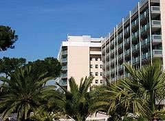 Accomodation Barceló Aran Park surrounded by gardens in Rome s business EUR District.