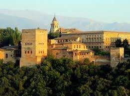 This grandiose and verdant site owes its prestige to its Moorish monuments, especially the Alhambra: a palace straight out of the 1001 nights.
