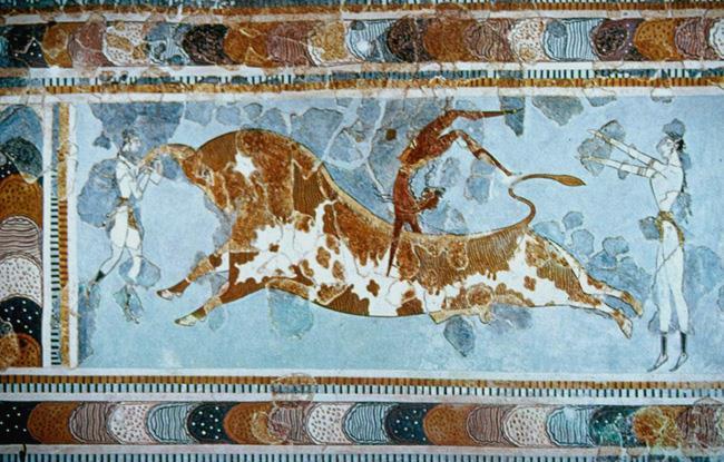 of Knossos is the grandest of the four Minoan