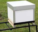 Galvanised steel cover floor box for beehive (Apilight 0320) available as an accessory The beehive is already supplied with a polystyrene lid (Apilight 0250) patented Weight: Beehive 4,3 Kg.