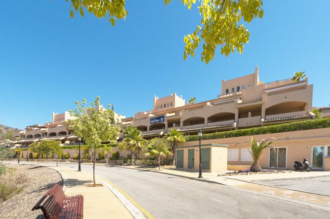 The area of Elviria is unique in Costa del Sol, with its palm trees bordering the streets, wide side sidewalks and a great entertainment offer.