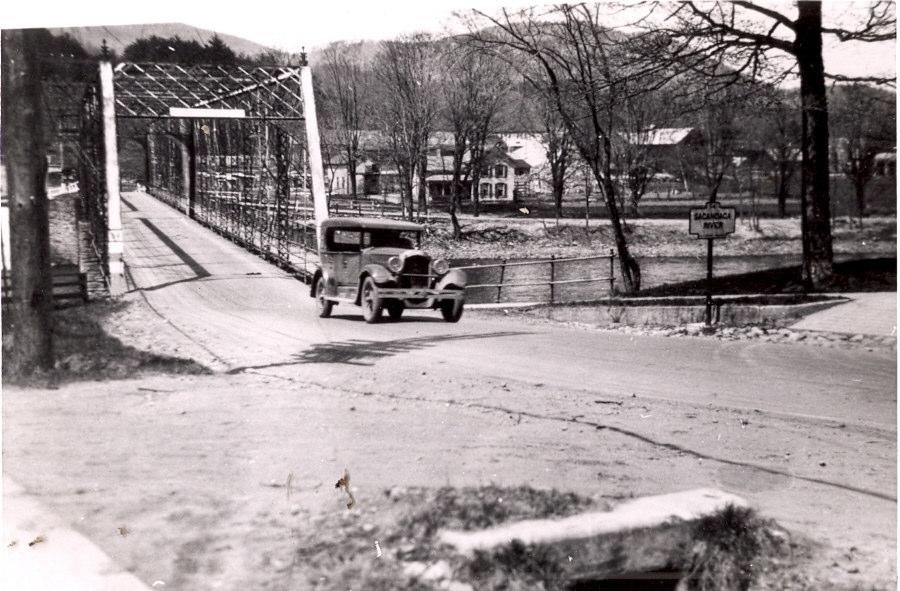 The Blue Bridge Riverside Hotel 1930 to 1989 The Iron Bridge being replaced In 1930 a contract was