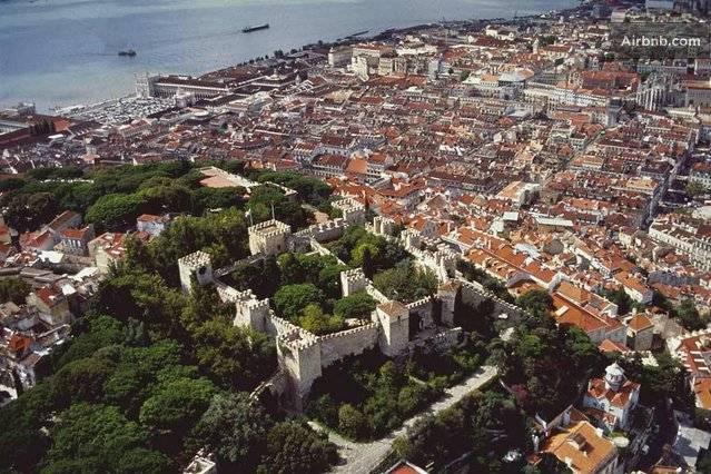 Lisboa is a historic capital, an amalgam of 800 years of cultural influences that mingle with modern trends and life style creating