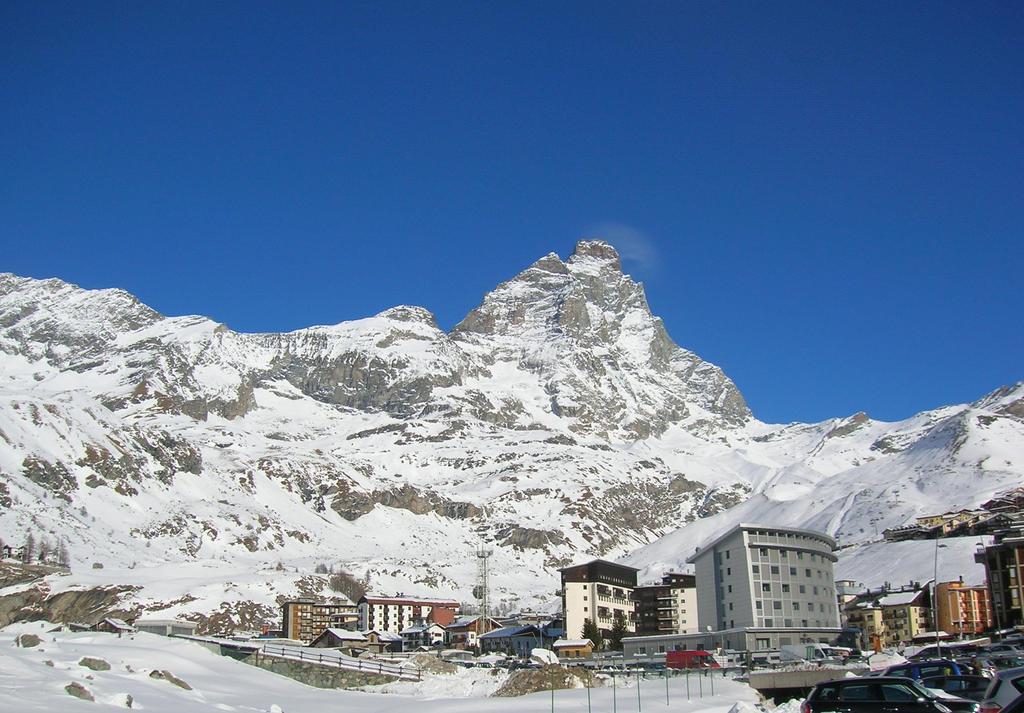 cervinia Cervinia is the prestigious home of the Matterhorn (Cervino 4478 mt), located in the heart of the Western Alps, Valle d Aosta region (Italy), just steps from Switzerland border.