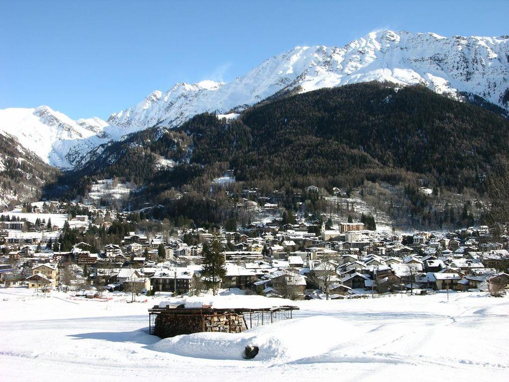 Courmayer is the symbol of the beauty of the Italian side of the Mont Blanc, breathtaking all year round, charming town with lots of character, located at an altitude of 1200m, is setting is a great