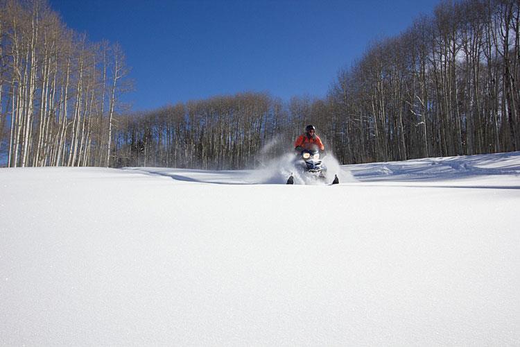 SNOWMOBILING Explore the alpine beauty of Dunton by snowmobile!