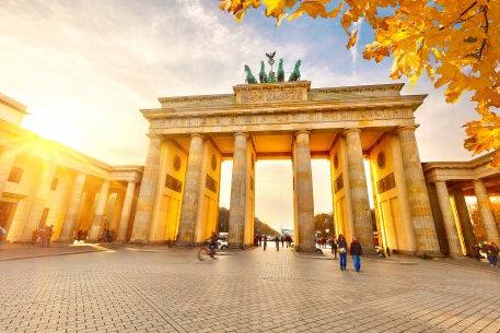 After checking into the hotel, travel by subway to the heart of the city and experience Berlin s dichotomy on a walking tour of the historic district passing former royal palaces, the Opera House and
