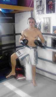 Он тренира код нашег најпознатијег кик-боксера Ненадa Пагонисa, а технике које је за ових десет година научио никада не користи ван ринга.