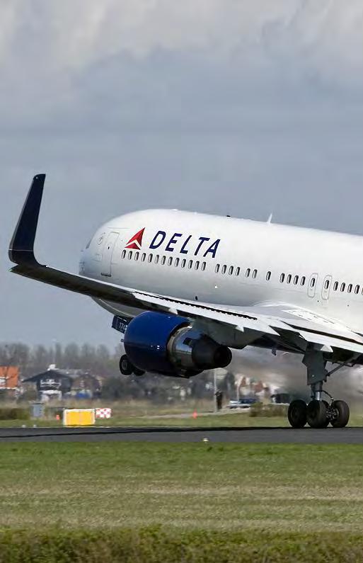 16 DELTA AIR LINES Focused on lowering unit costs/customer experience Reducing 50-seat regional jets from 309 to 100 by 2015 Acquiring 88 B717 aircraft from Southwest beginning with 16 aircraft in