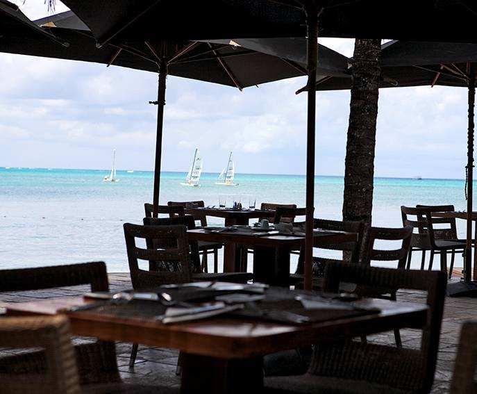 This restaurant is in an idyllic setting, a few yards from the beach.