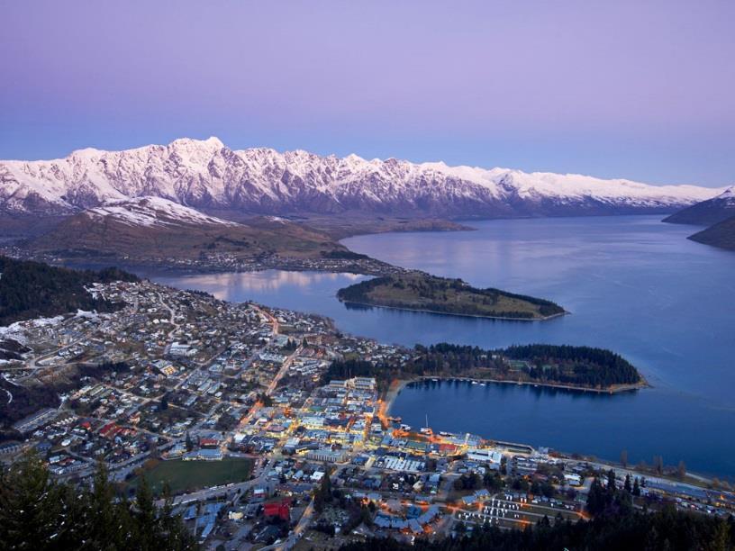 Another option is Queenstown Golf Club which has a stunning setting on the Kelvin Heights peninsula, surrounded on three sides by Lake Wakatipu.