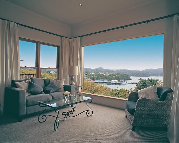 You may choose to extend your stay in New Zealand with a trip to Stewart Island. You will fly from Queenstown to Invercargill to connect with the 20 minute flight to Stewart Island.
