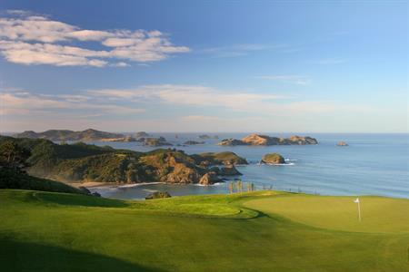 The 16 th hole and the Cavalli Islands Kauri Cliffs Day 5: Bay of Islands Rotorua This morning you will fly back to