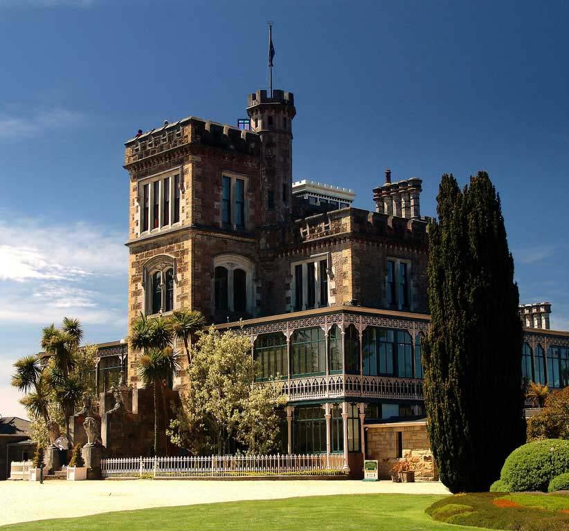 DAY 10 - TE ANAU DUNEDIN (290 KMS) A half day journey will take you to Dunedin, an historic city with beautiful old buildings including the Dunedin Railway Station.