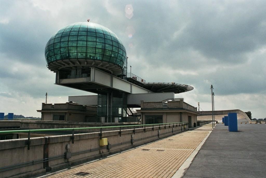 building Finished cars emerged at rooftop level, where there was a test track It was the largest car factory in the world at the time The Lingotto Building was avant-garde, influential and impressive