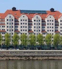 Yield-Accretive Acquisition of Maritim Hotel Dresden Location Tenure Freehold Devrientstr. 10 and 12, Kleine Packhofstr.