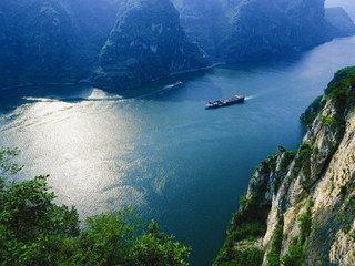 Next, cruise through Xiling Gorge, the last and most scenic gorge. Finally, pass through the Three Gorges ship lock.