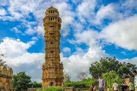 04 Day Chittorgarh /Udaipur - In the morning take breakfast then drive for Udaipur, on the way visit Chittorgarh fort, Padmini Palace etc after visiting drive for Udaipur, Udaipur is lake city, it s