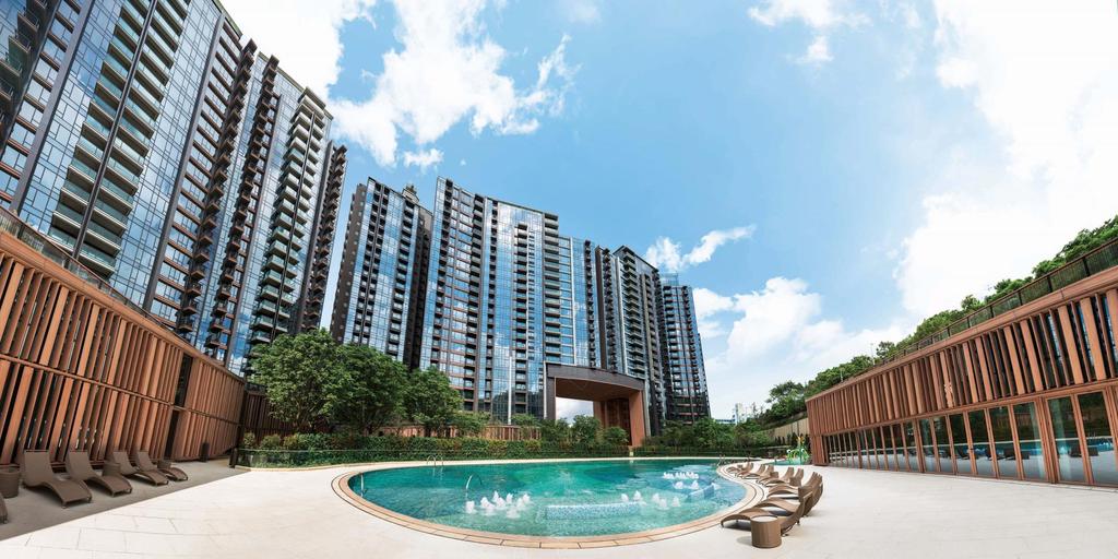 DEVELOPMENT PROPERTIES HK PROJECTS ON SALE 9 MANTIN HEIGHTS 1-2/2018 Contracted Sales : $1.6B ASP: $27,700 psf (+34% vs.