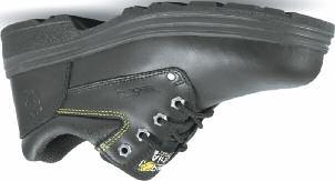 TRACK SAFETY BOOT Upper: Full grain water resistant leather. Lining: WingTex air tunnel textile lining material. Safety toe cap: AirToe composite perforated safety toe cap with breathable membrane.