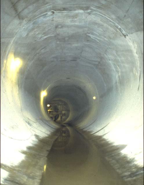 Túnel Profundo 100 metros Profundidad 3 to 10 m. diámetro 175 km.