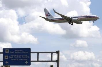 Reuters/Carlos Garcia Rawlins An American Airlines airplane prepares to land at the Jose Marti International Airport in Havana September 19, 2015.