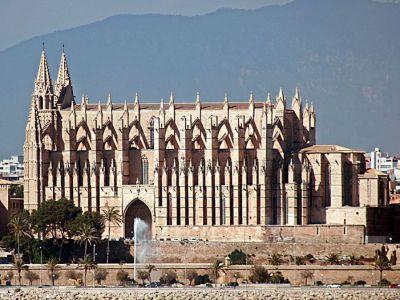 Palma de Mallorca, built on the site of a pre-existing Arab mosque. It is 121 metres long, 55 metres wide and its nave is 44 metres tall.