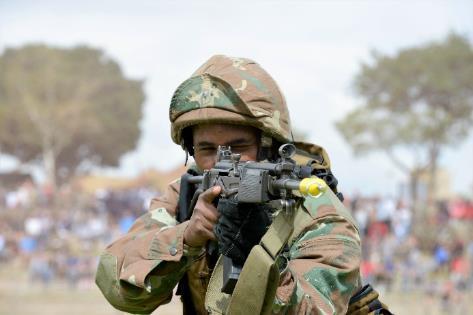Page 4 Easter weekend sees the SANDF Capability Display in the main arena that will set hearts racing with the explosive bangs of simulated battles and thunder of helicopters providing air support.