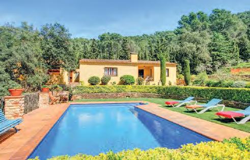 With fabulous countryside views and private gardens and pool, you ll get an amazing setting for your break.