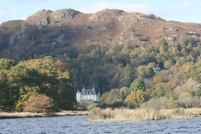DAY 7: LAKE DISTRICT NATIONAL PARK WINDERMERE Continue your Lake District tour by heading south to town of Grasmere, the final resting place of the