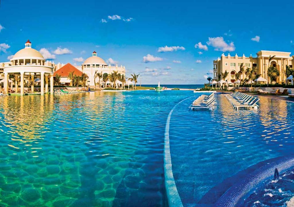 A unique experience, unforgettable vacations ACCOMMODATIONS Iberostar Grand Hotel Paraíso features 310 suites including 118 Oceanfront Grand Suites, 180 Grand Suites with garden or ocean views, 10