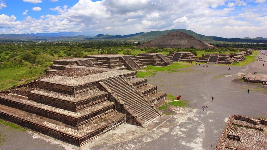 Along the way you will take in colonial grandeur and Aztec ruins, indigenous cultures and some of the most breathtaking scenery in Central America.