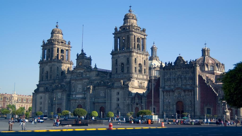 You ll visit Mexico City s remarkable Anthropology Museum and tour its historic World Heritage centre, before moving on to the Aztec ruins of Teotihuacan and the colonial elegance of San Cristobal.