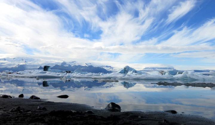 ICELAND WINTER DELIGHTS MARCH 17-21, 2019 TRIP SUMMARY HIGHLIGHTS Exploring Iceland's stunning landscape, including seeing the scars of the 2010 volcano Visiting bubbling mud baths and spouting