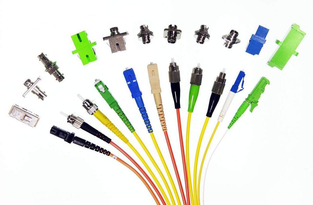 5.4 Priključni kabli Priključni optični kabli so namenjeni priključevanju optičnih elektronskih naprav na optične delilnike ali za povezovanje dveh optičnih delilnikov.